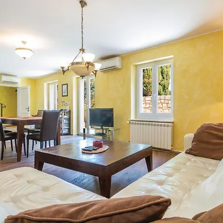 Holiday home Stunning In With Wifi Rovinj